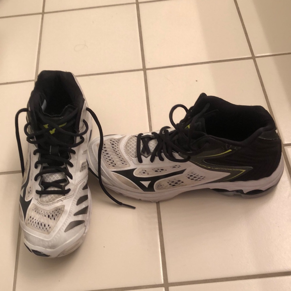 Mizuno Volleyball shoes